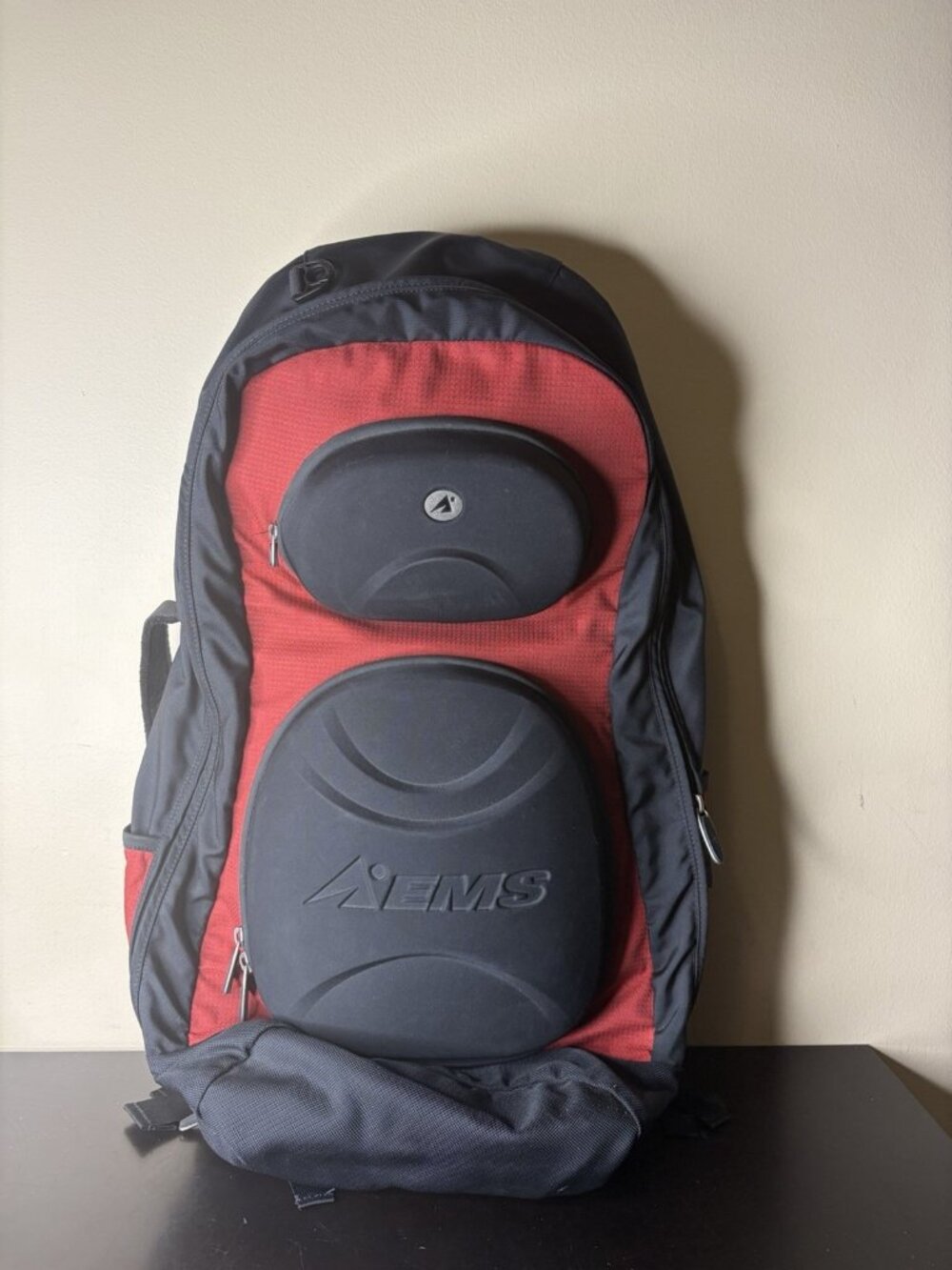 Eastern Mountain Sports (EMS) hiking / Equipment Bag Large Red Black